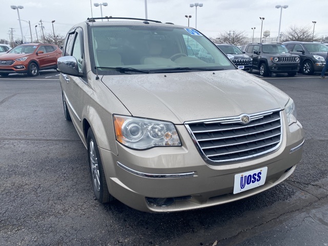 6,600 2009 Chrysler Town & Country Limited Beige 4D