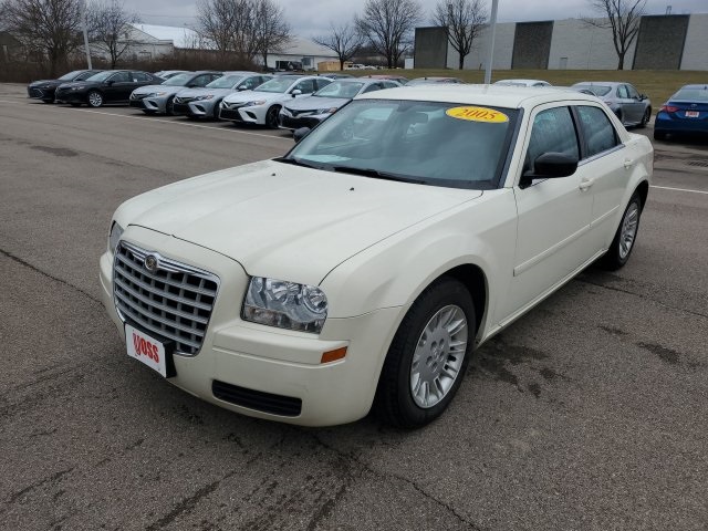 $5,897 2005 Chrysler 300 Base White 4D Sedan in Beavercreek