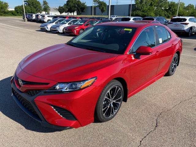 $28,136 2020 Toyota Camry SE Red 4D Sedan in Beavercreek