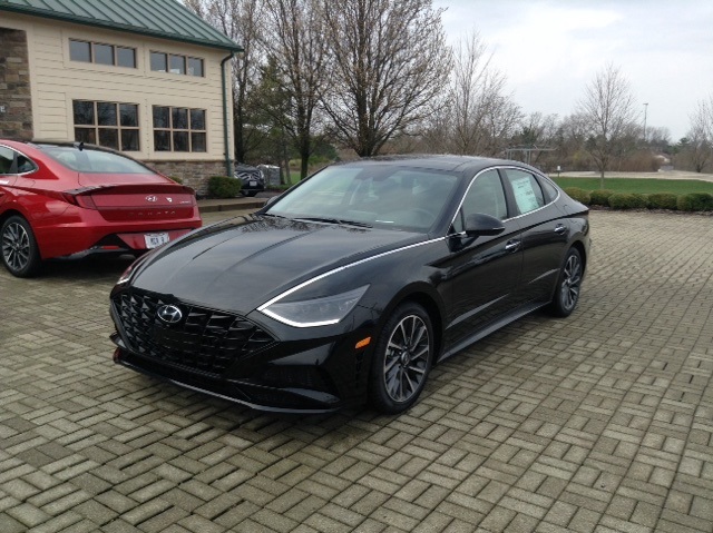 $34,480 2020 Hyundai Sonata Limited Black 4D Sedan in Dayton