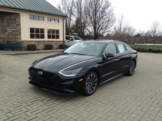 $34,560 2020 Hyundai Sonata Limited Black 4D Sedan in Dayton