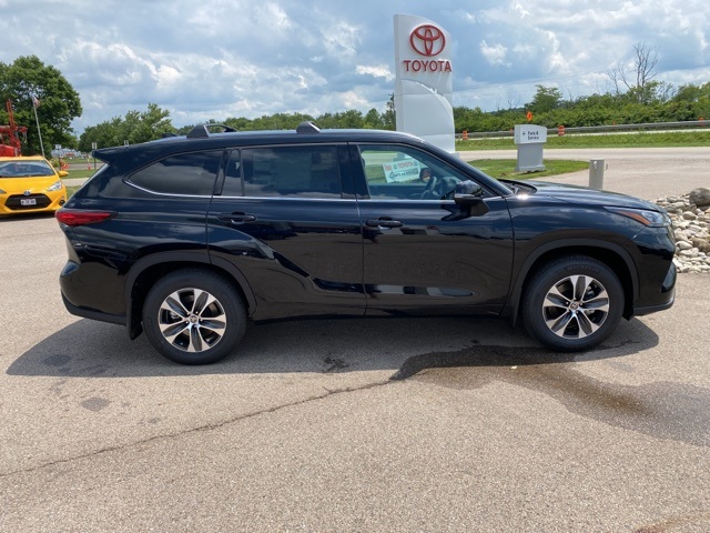 $43,947 2020 Toyota Highlander XLE Black 4D Sport Utility in Beavercreek