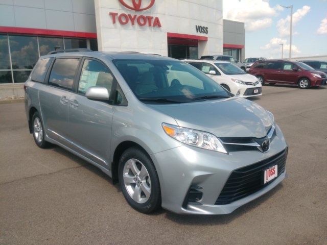 $36,006 2020 Toyota Sienna LE Silver 4D Passenger Van in Beavercreek